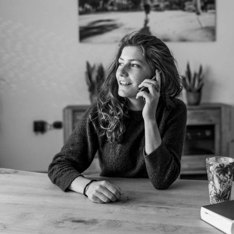 vinzentweinbeer-make-a-phone-call-5190643